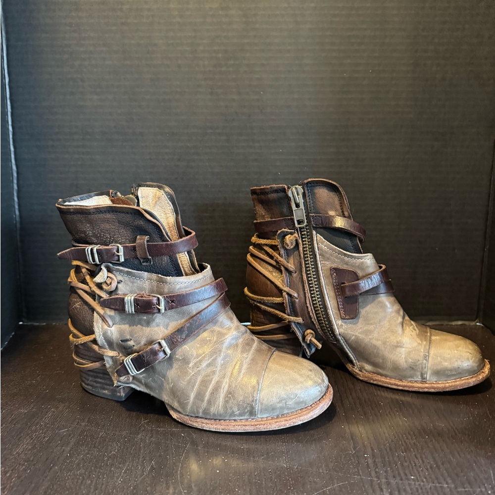 Freebird by Steven Crue Leather Western Boho Ankle Boots in Grey Multi Size 8